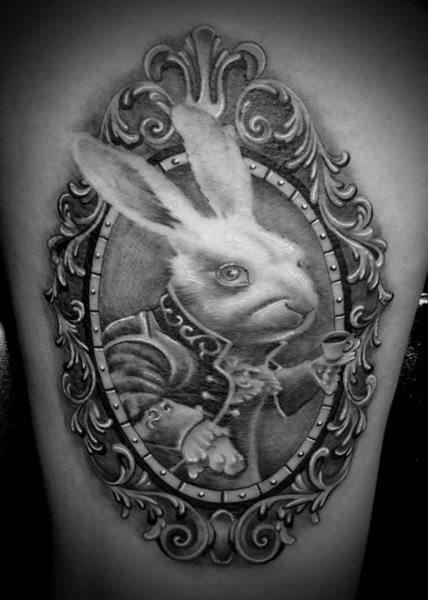 รอยสัก จินตนาการ กระต่าย Alice Wonderland โดย Westfall Tattoo