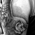 tatuaje Hombro Realista Búho por Westfall Tattoo