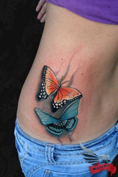 Tatuaggio Realistici Fianco Farfalle di Black Ink Studio