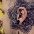 Geometrisch Ohr tattoo von Inky Joe