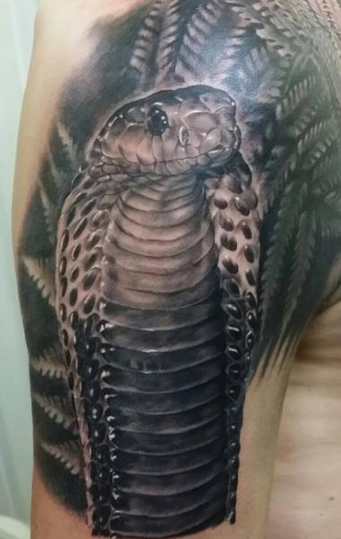 Tatuaje Hombro Realista Serpiente por Inky Joe