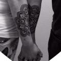 Arm Dotwork Geometrisch tattoo von Corey Divine