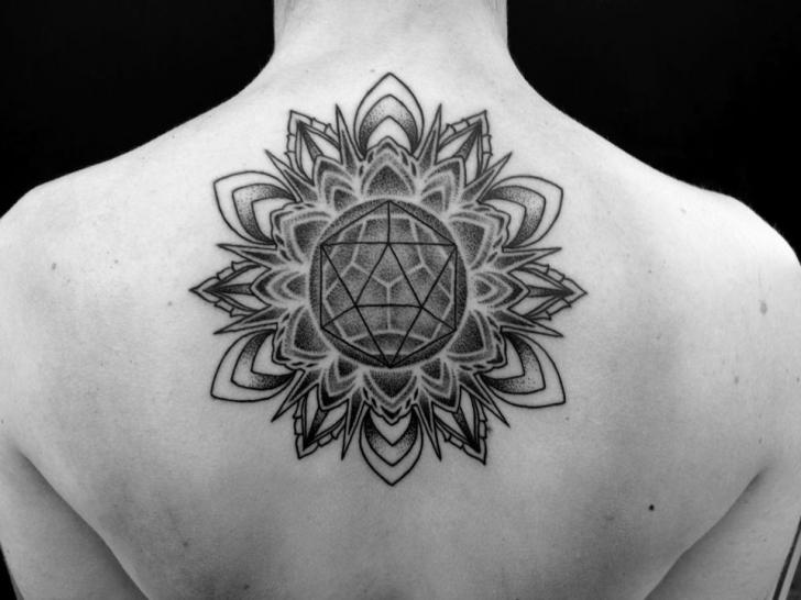 Tatuaggio Schiena Dotwork Geometrici di Corey Divine
