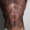 tatuaje Pecho Vientre Geométrico por Corey Divine