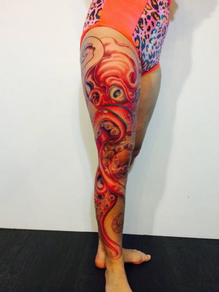 Bein Oktopus Tattoo von Corey Divine