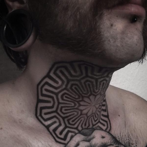 Nacken Dotwork Geometrisch Tattoo von Corey Divine