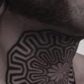 tatuaje Cuello Dotwork Geométrico por Corey Divine