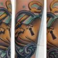 tatuaje Brazo New School Corazon Clave Bloquear por Marked For Life