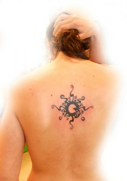 Rücken Tribal Tattoo von Dr Mortiis Tattoo Clinic
