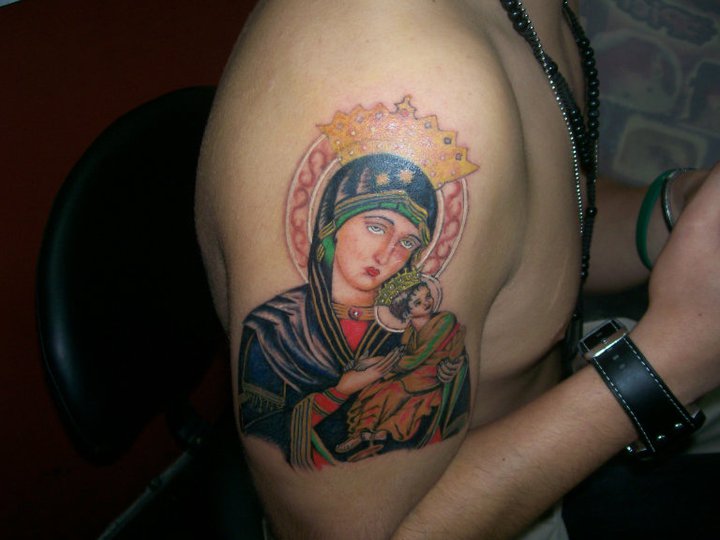 Tatouage Épaule Religieux par Dr Mortiis Tattoo Clinic