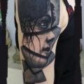 Arm Porträt Abstrakt tattoo von Toko Lören Tattoo