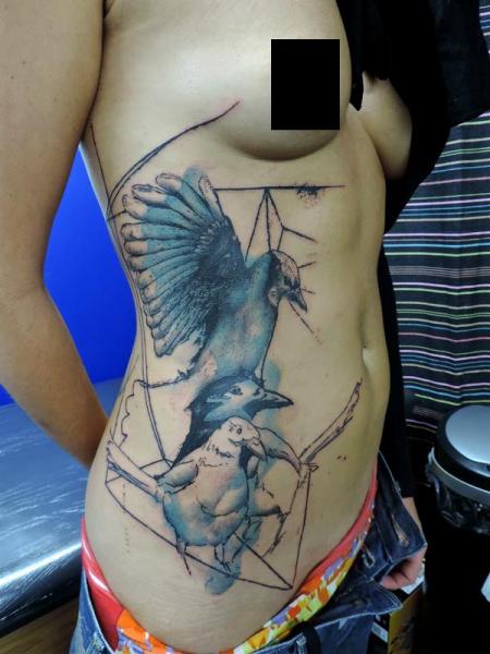 รอยสัก ด้านข้าง นก โดย Toko Lören Tattoo