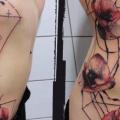 Blumen Seite tattoo von Toko Lören Tattoo