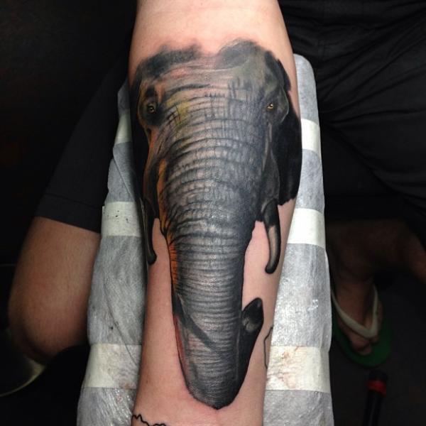 Tatuaje Brazo Realista Elefante por Underworld Tattoo Supplies