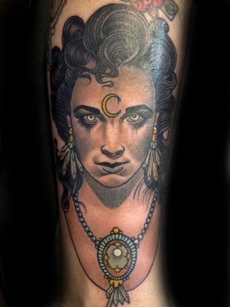 Tatuaje Brazo Mujer por Underworld Tattoo Supplies