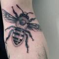 Arm Dotwork Bee tattoo by Jan Mràz