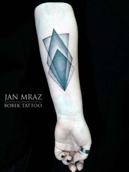 Tatuaje Brazo Dotwork Geométrico por Jan Mràz