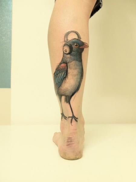 Tatuaje Ternero Dotwork Pájaro por Jan Mràz