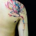 Schulter Arm Blumen Abstrakt tattoo von Jan Mràz