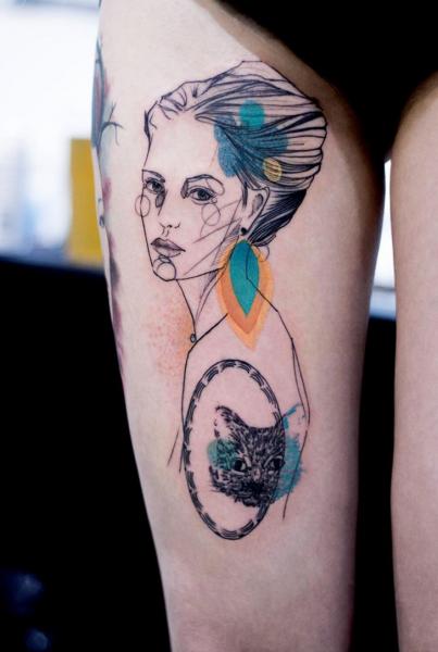 Tatuaggio Donne Coscia Astratto di Dead Romanoff Tattoo