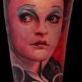 tatuaje Brazo Fantasy Alice Wonderland reina por Piranha Tattoo Studio