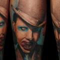 tatuaje Brazo Retrato Marilyn Manson por Piranha Tattoo Studio