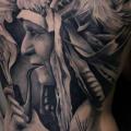tatuaje Retrato Realista Espalda Indio por Piranha Tattoo Studio