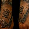 tatuaggio Mano Soldi di Piranha Tattoo Studio