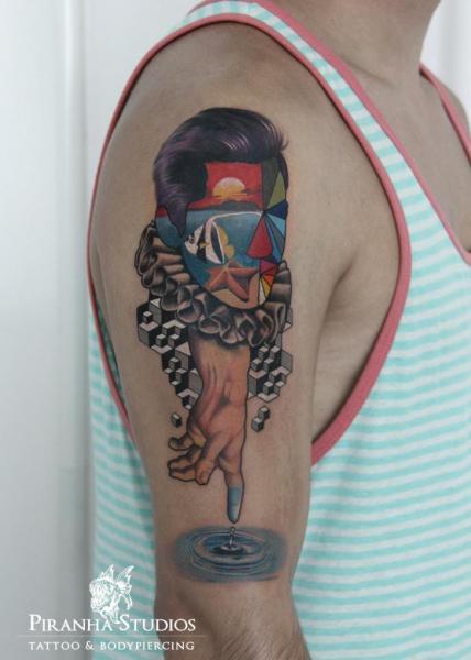 肩 抽象 タトゥー よって Piranha Tattoo Studio