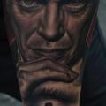 tatuaje Brazo Retrato Realista Steve Buscemi por Fredy Tattoo