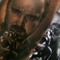 tatuaż Ręka Portret Realistyczny Pistolet Jesse Pinkman przez Fredy Tattoo