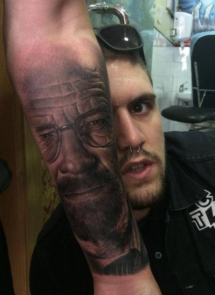 Tatuaggio Braccio Ritratti Realistici Walter White Heisenberg di Fredy Tattoo