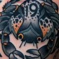 Arm Old School Krabbe tattoo von Philip Yarnell