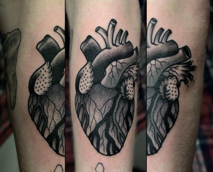 Tatuaje Brazo Old School Corazon por Philip Yarnell