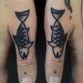 tatuagem Dedo Peixe por Philip Yarnell