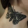 tatuaje Old School Mariposa Cuello por Philip Yarnell