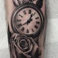 tatuaje Brazo Realista Reloj Flor por Pete the Thief