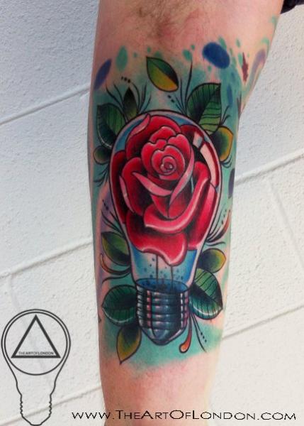 Arm Blumen Glühbirne Tattoo von The Art of London