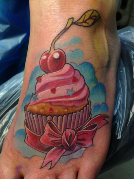 รอยสัก เท้า Cupcake โดย Electrographic Tattoo