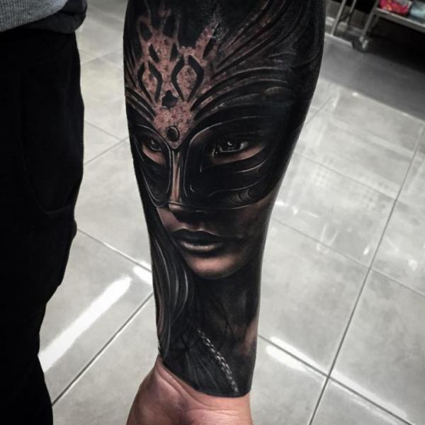 Arm Masken Tattoo von Drew Apicture