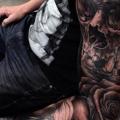 Schulter Arm Totenkopf tattoo von Drew Apicture