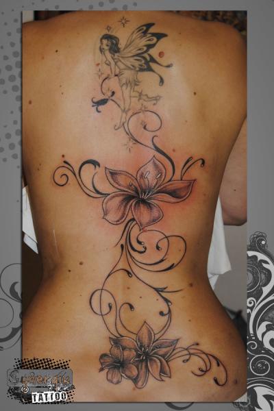 Tatuaggio Fiore Schiena Fate di Synergik Tattoo