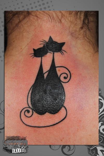 Nacken Katzen Tattoo von Synergik Tattoo