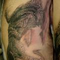 Fantasie Seite Drachen tattoo von Synergik Tattoo