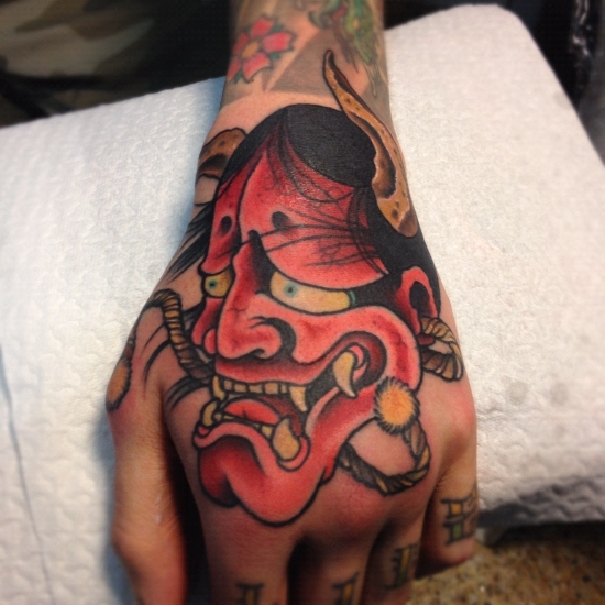Tatuagem Japonesas Mão Demônio por Custom Ink Tattoo