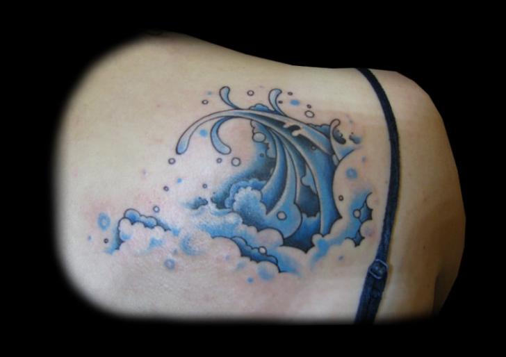 Tatuaje Hombro Fantasy Ola por Custom Ink Tattoo