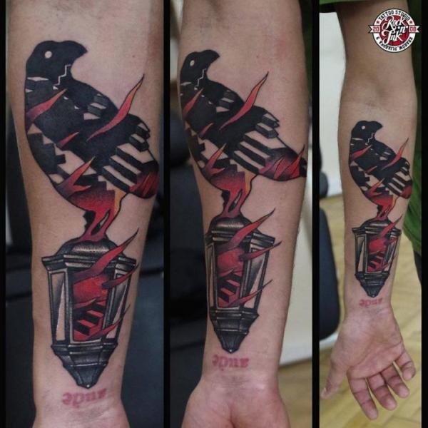 Tatuaggio Braccio Lampada Corvo di Rock n Ink Tattoo