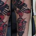 tatuaje Brazo Lámpara Cuervo por Rock n Ink Tattoo