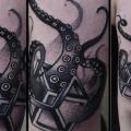 Arm Oktopus Abstrakt tattoo von Rock n Ink Tattoo