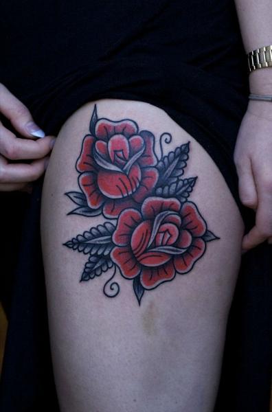 伝統スタイル 花 タトゥー よって Rock n Ink Tattoo